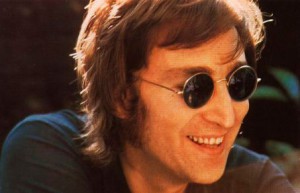 John Lennon, con gafas Ray-ban